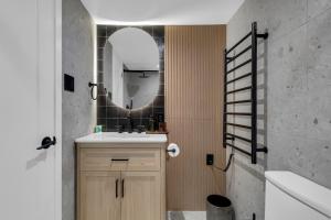 La Galerie Luxe 1BR King Bed Parking Inc