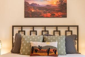 2BR Uptown Sedona Gem with EV Charger