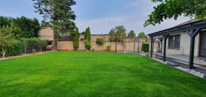 Ruhiges Apartment mit Garten & Terrasse, Parkplatz