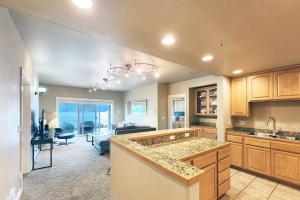 Riverfront Views, Walk to Old Town, Dog Friendly! The Tide That Binds