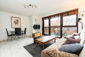 Luxury Islington Apartment with Balcony