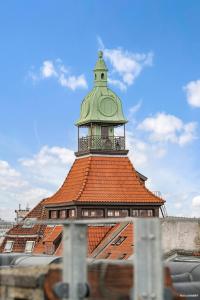 Elegant penthouse with rooftop terrace in Central CPH