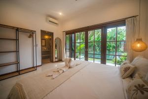 3BR Villa White Rose Central Canggu