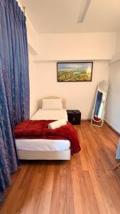 Host Roma