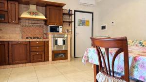 Home with parking near the Airport and beach