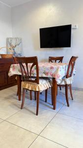 Home with parking near the Airport and beach