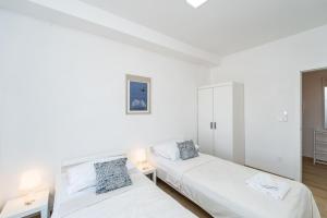 Sunny Day spacious & modern apartment with sea view