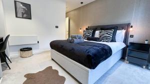 Fully Furnished 2-Bedroom Apt near Tower Bridge, Aldgate Station & Tower Hill