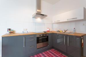Tatras View Apartment Poprad Center with Balcony & Free Parking