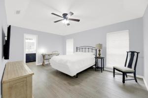 Cozy & Walkable Avocet Ave Condo Prime Location