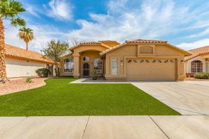 4BR Home w Heated Pool in Prime Location