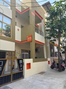 Tatva by Navkar Homes - GF Lux 2BHK - 1km to Mahakal