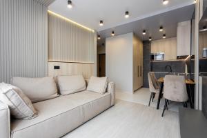 Nyvky Like Home - Файна Таун - Сучасна квартира з сезонним басейном кв 26