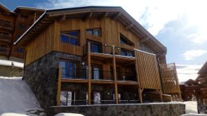 Chalet 2000 - Appartement neuf · Proche des pistes · Balcon · Jacuzzi MAE-0834