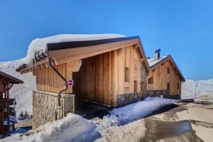 Chalet 2000 - Appartement neuf · Proche des pistes · Balcon · Jacuzzi MAE-0834