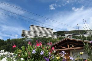 Résidence Combes - Appartement moderne · Départ et retour skis aux pieds · Balcon MAE-1074