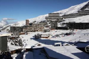 Résidence Combes - Appartement moderne · Départ et retour skis aux pieds · Balcon MAE-1074
