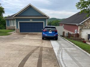 Lakefront 2BR apt, No Chores, J1772 EVchrg, kayaks