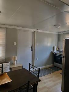 Hermosa casa pequeña en Tamarindo con AC y WIFI