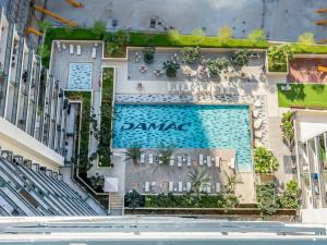 Skyline View High-Floor Apartment mit Pool