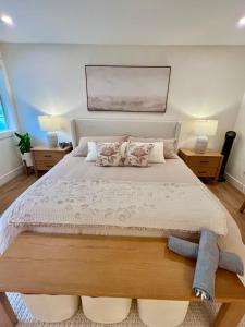NEW Modern Oceanside Suite with King Bed, Water Views, Resort Pool & Hot Tub