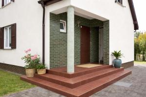 Słoneczny Domek w Łazach - 300 m od plaży, ogród, grill, parking