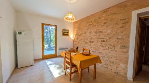 Gîte au pied du Mont Ventoux - Terrasse, piscine, nature