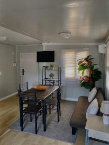 Beautiful Tamarindo Tiny house with AC & WIFI