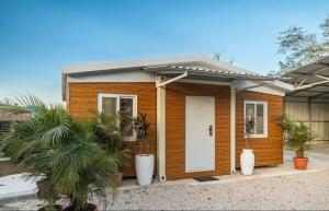 Beautiful Tamarindo Tiny house with AC & WIFI