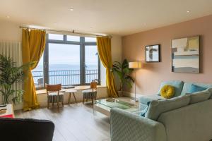 Luxury 1BR Seafront Apartment