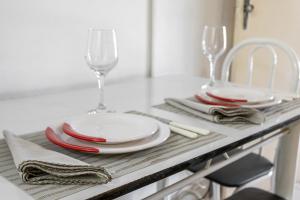Apartamento com varanda de frente para o MAR - Angra dos Reis - Shopping Piratas - Portaria 24hs
