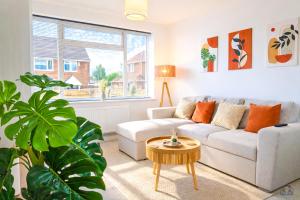 3-Bed House - Sleeps 5 - Free Driveway Parking - Van Friendly - Close to Leeds City Centre