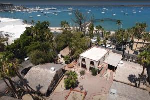 SS 2A Cabaña rustica frente al malecon de La Paz