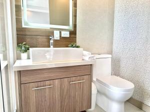 Comfort & Style Near SJO Airport Pool & Mountain Views