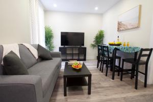 Cozy Stays Free 10 CAD Daily Breakfast Voucher Per Guest Decarie Snowdon Metro 12 Mins Downtown Effective Reservation Made After September 07