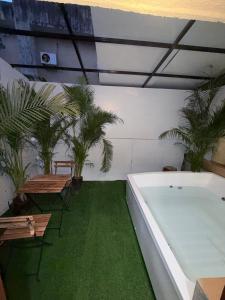 Jacuzzi Escape Retreat