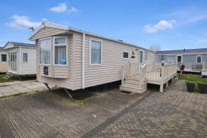 JY Holiday Caravans Wales, Oakfields Towyn Coastal Caravan Sleeps 6