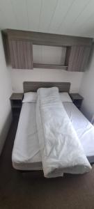 JY Holiday Caravans Wales, Oakfields Towyn Coastal Caravan Sleeps 6