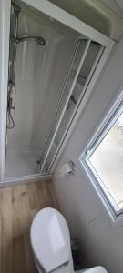 JY Holiday Caravans Wales, Oakfields Towyn Coastal Caravan Sleeps 6