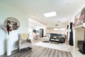 5BR - The Boulevarde Miranda - Parking