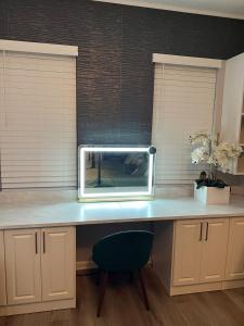 Queen City Skyline View -Walkable-Uptown Home