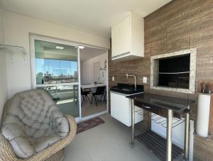 Residencial Renata - Apartamento completo na Praia de Palmas, a 315 metros do mar, com 3 dormitórios e acomodação para até 8 pessoas.
