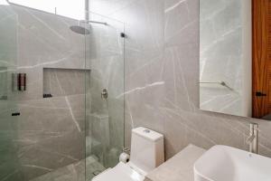 Residencia con Alberca Roof y Confort