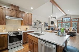 27 Caldera Cabin
