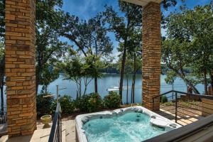 Island Retreat Sleeps 22 Hot Tub Dock Game Rooms