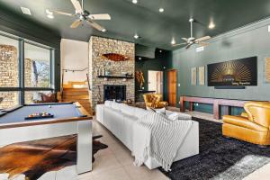 Island Retreat Sleeps 22 Hot Tub Dock Game Rooms