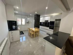 Nice, conveniently located 2-bedroom apartment