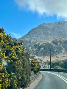 Bright Modern house near Snowdonia