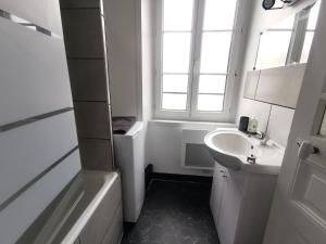 Ava- Studio au Passage