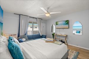 Blue Horizon-Steps to beach-Pool-Kitchen-Slps3-Gym